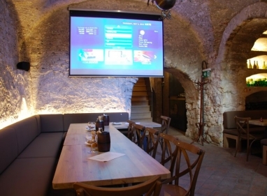 Large-screen video screenings, excellent audio equipment, live broadcasts